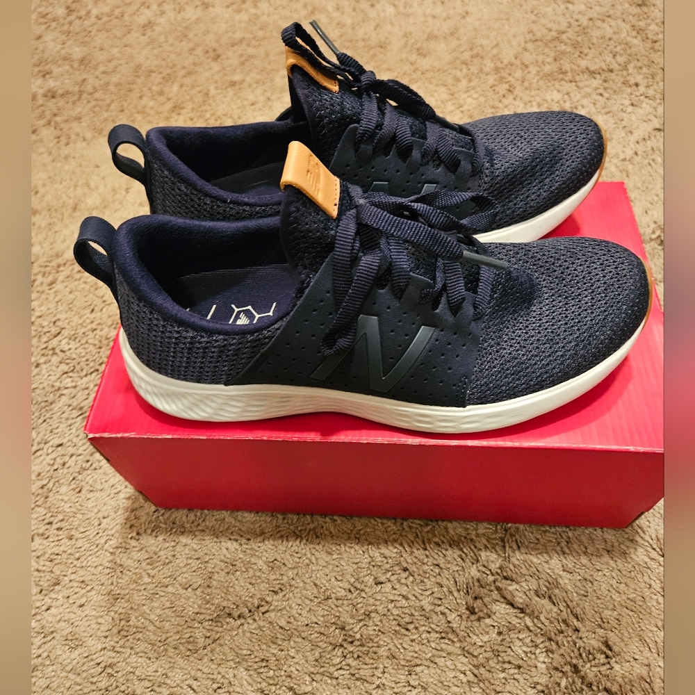 New Balance Women'sFresh Foam Roav Tee Shoes - Picture 8 of 10